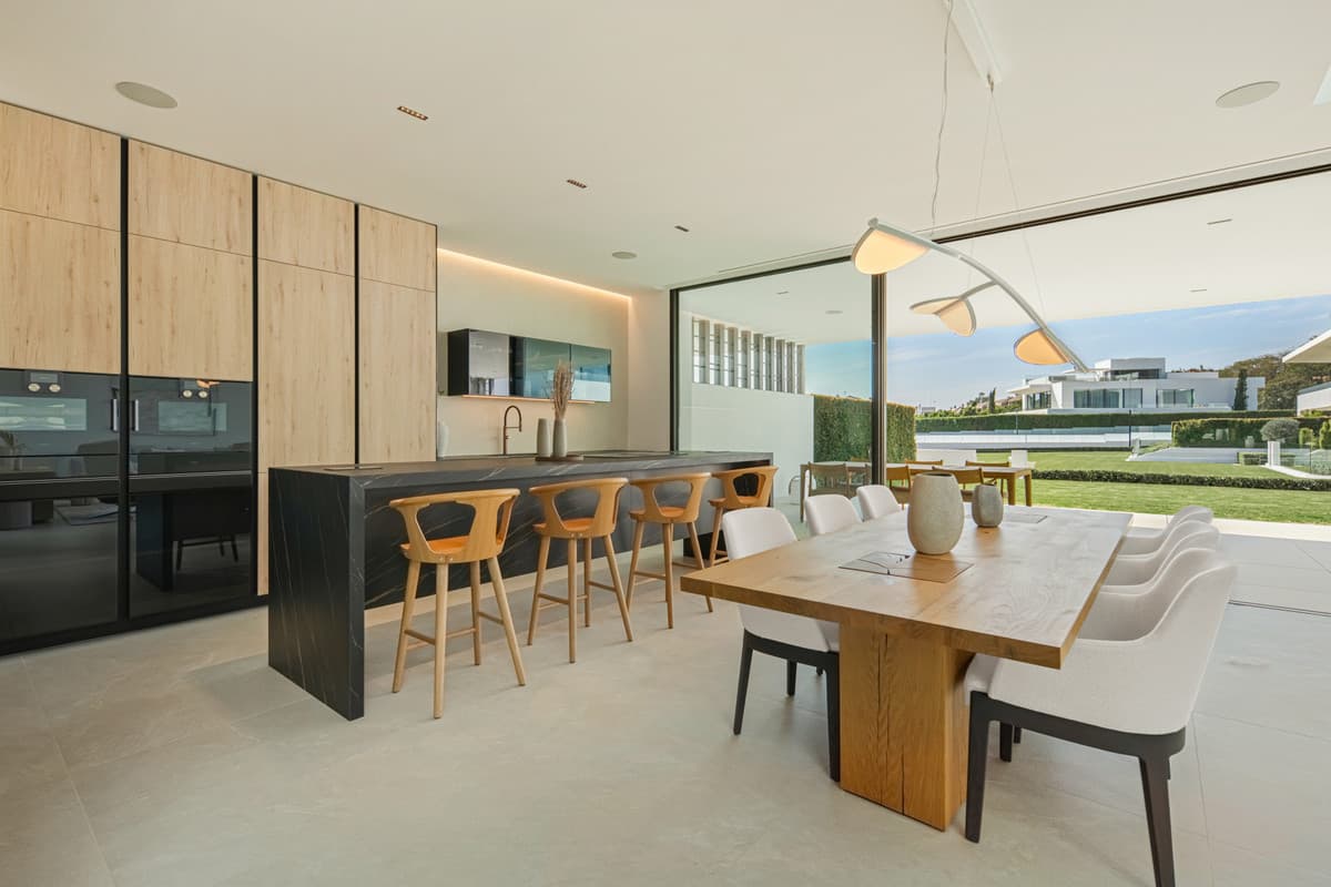 Semi-Detached House in The Golden Mile — photo 7 of 10
