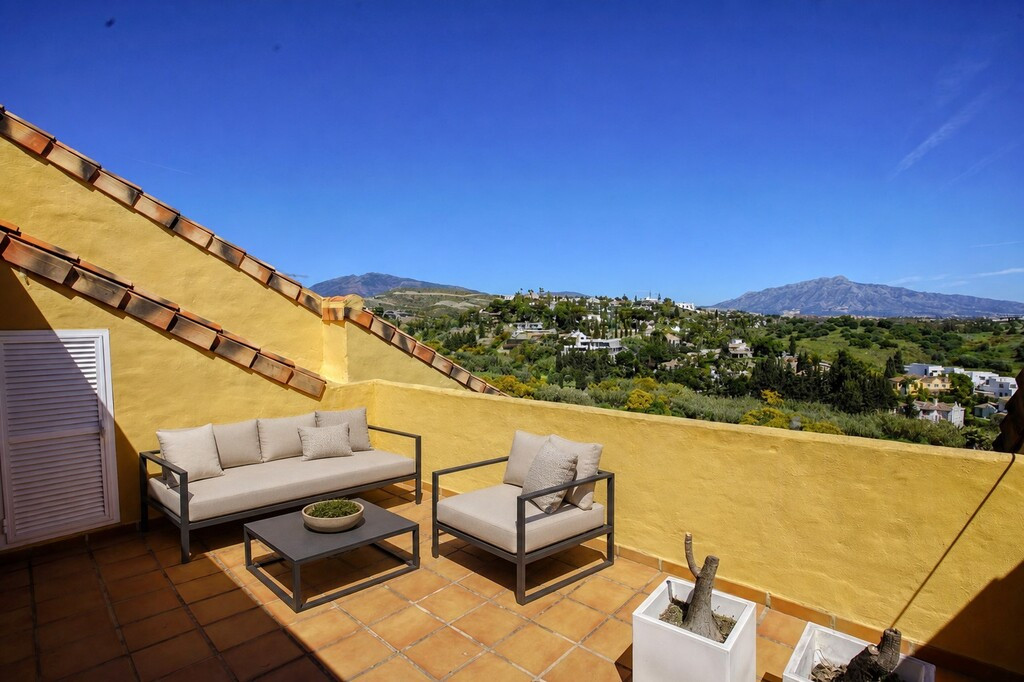 Penthouse Duplex in Bel Air — photo 1 of 10