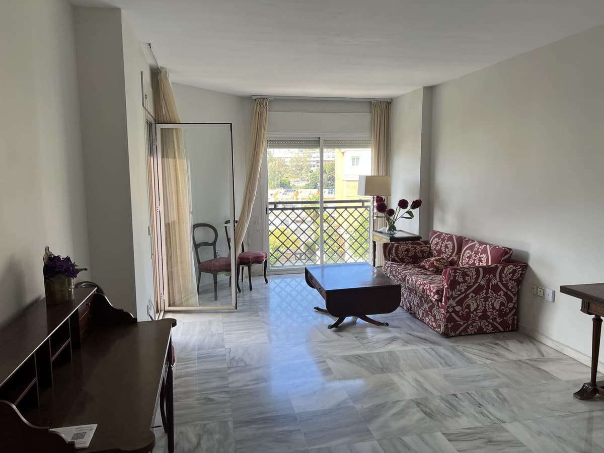 Middle Floor Apartment in Parque Clavero — photo 9 of 10