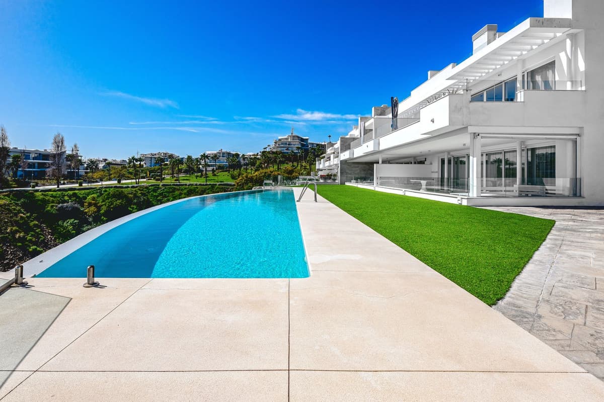 Middle Floor Apartment in Benalmadena Costa — photo 1 of 10
