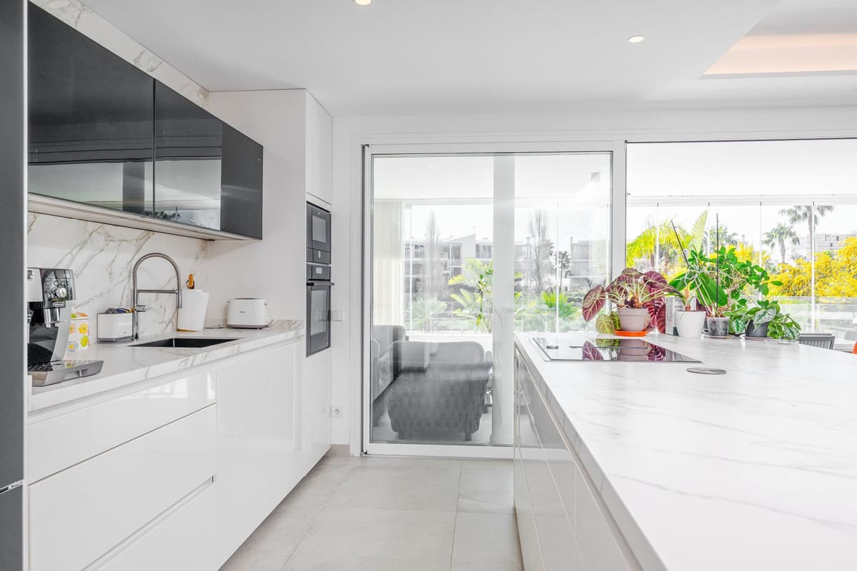Middle Floor Apartment in Benalmadena Costa — photo 4 of 10