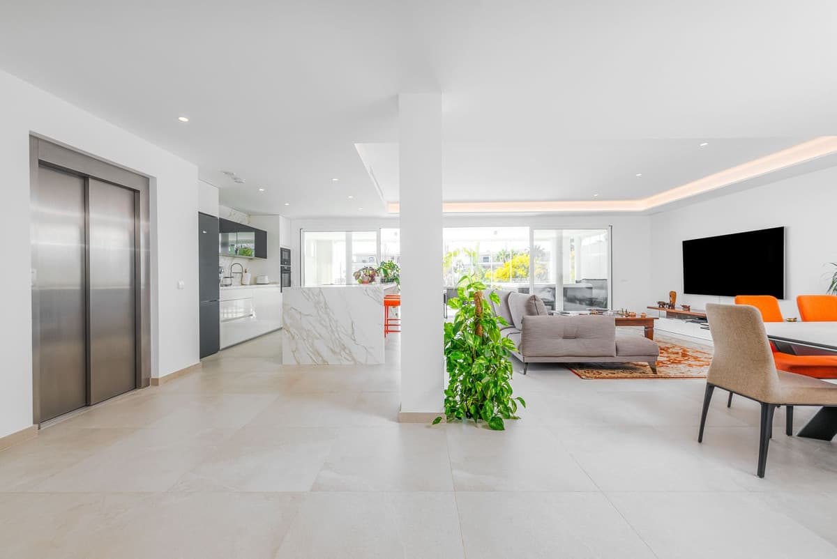 Middle Floor Apartment in Benalmadena Costa — photo 5 of 10
