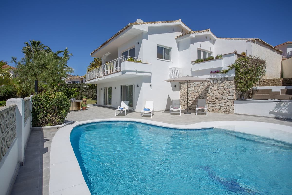 Detached Villa in Riviera del Sol — photo 1 of 10