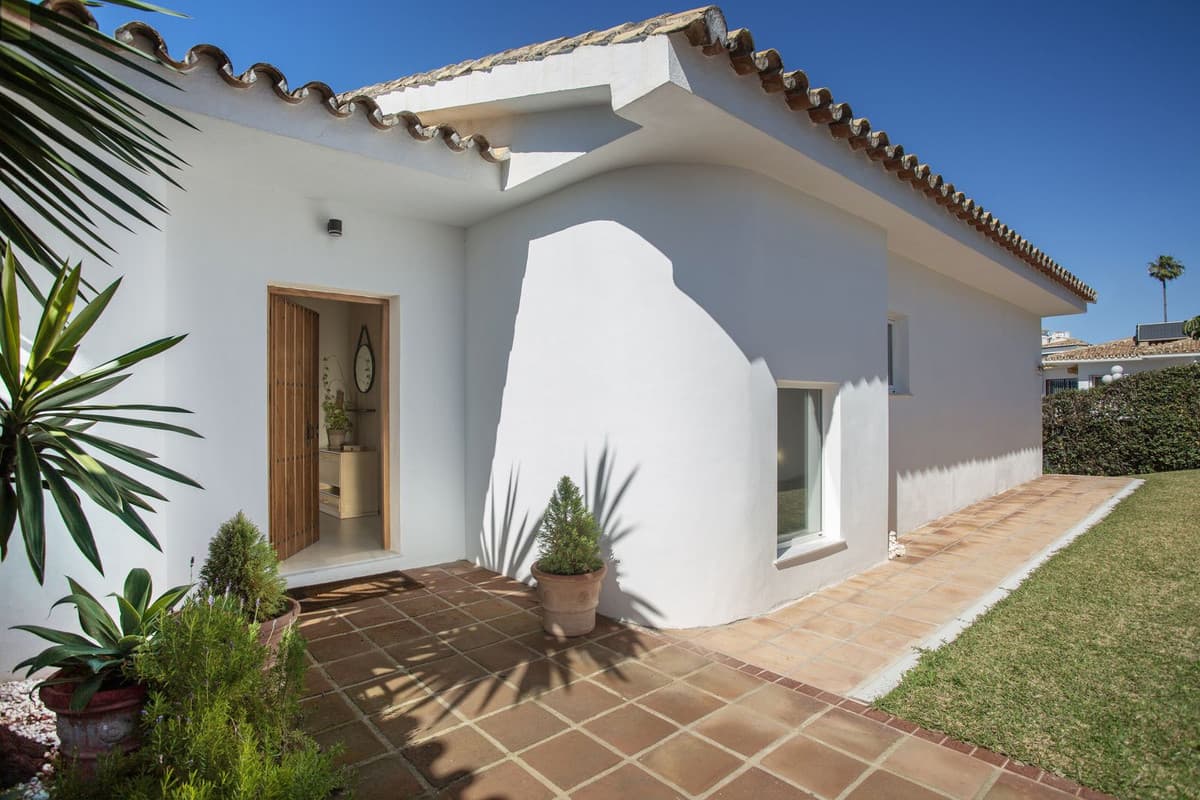 Detached Villa in Riviera del Sol — photo 3 of 10