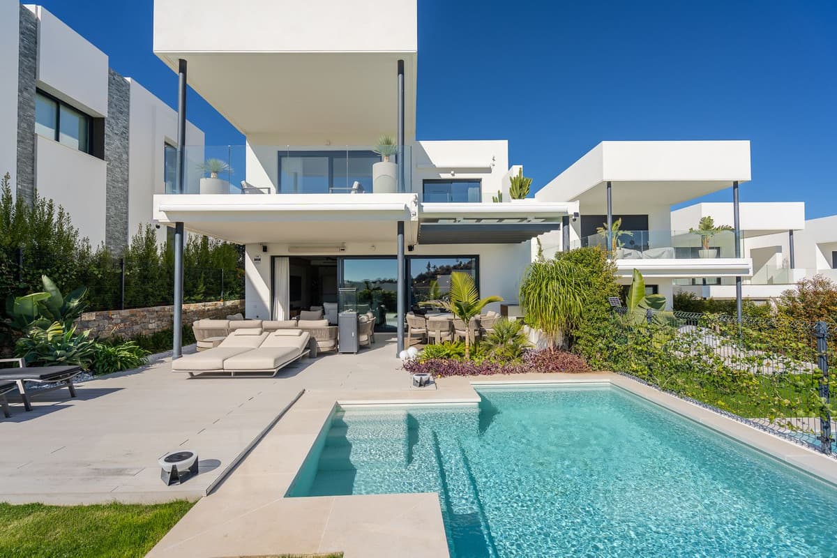 Semi-Detached House in Santa Clara — photo 1 of 10