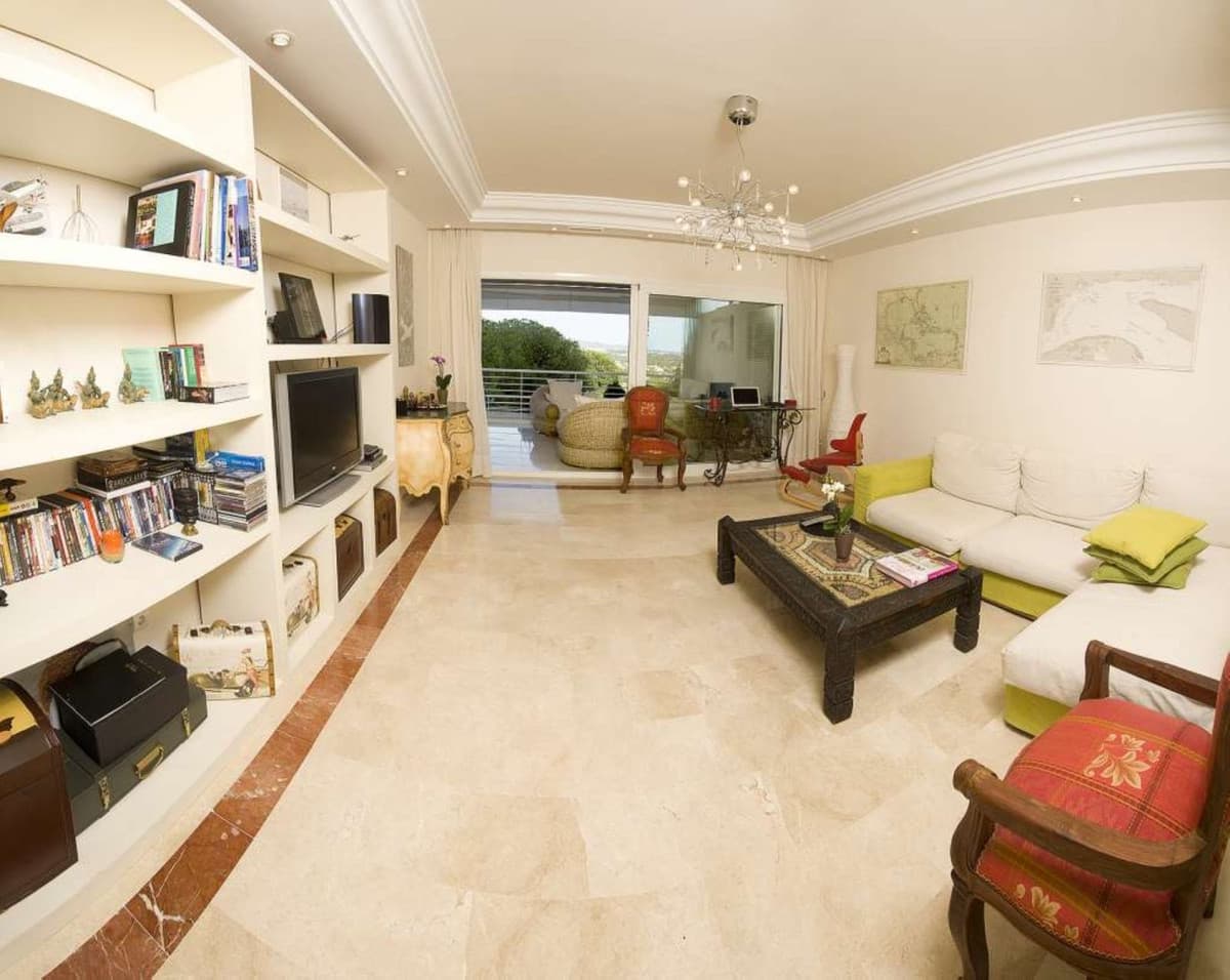 Ground Floor Apartment in Nueva Andalucía — photo 2 of 10