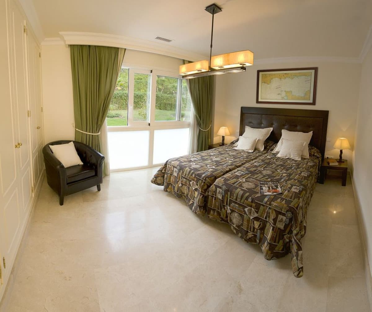Ground Floor Apartment in Nueva Andalucía — photo 7 of 10