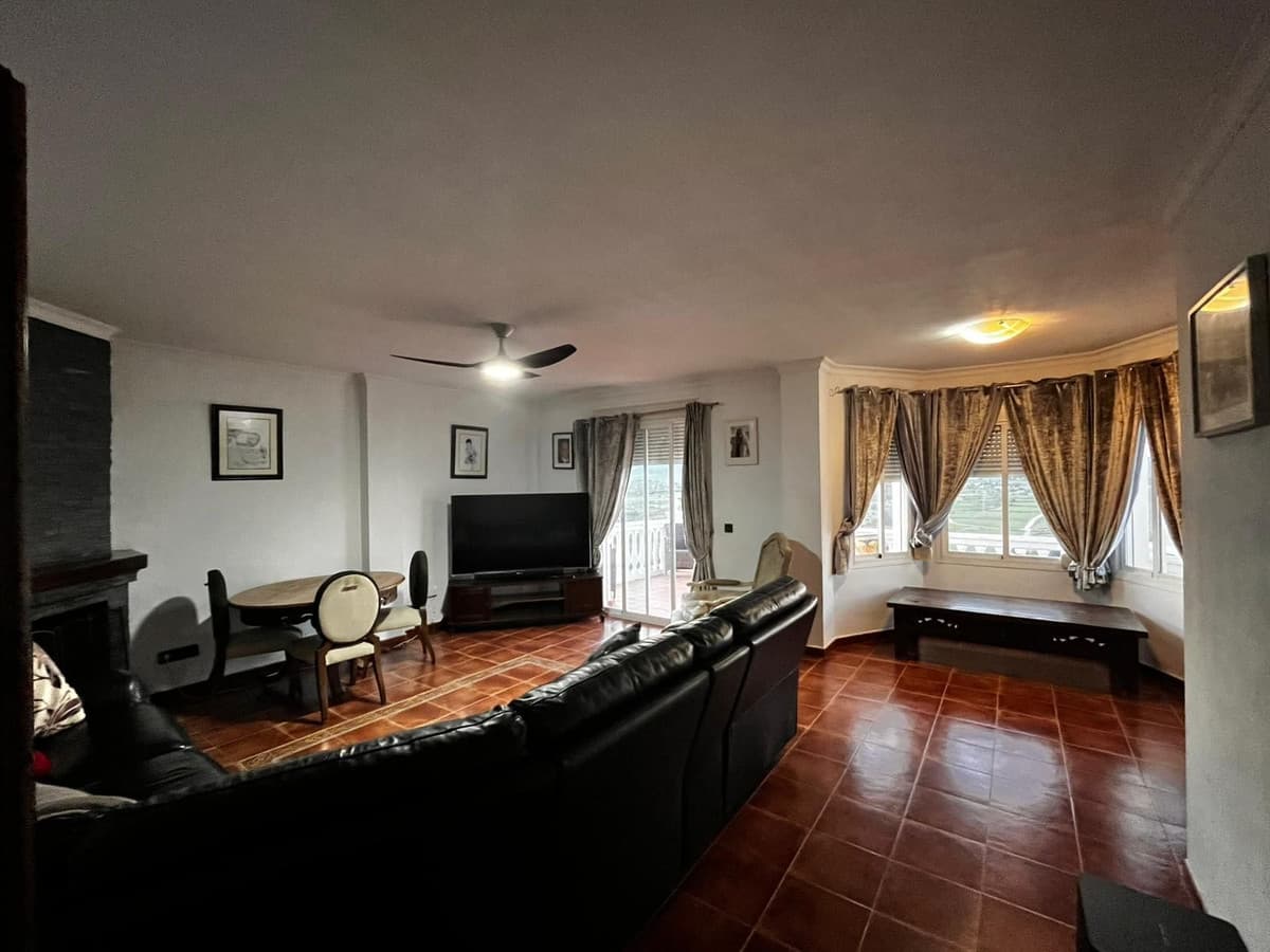 Detached Villa in Coín — photo 3 of 10
