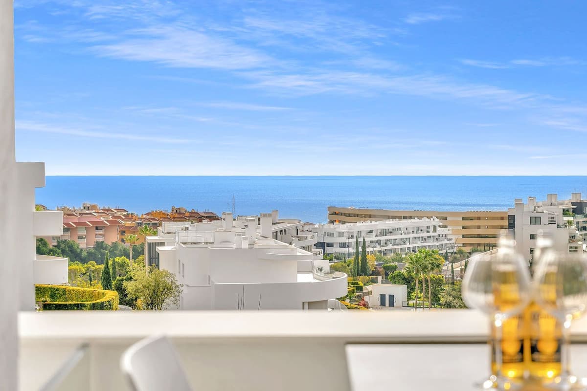 Middle Floor Apartment in Fuengirola — photo 3 of 10