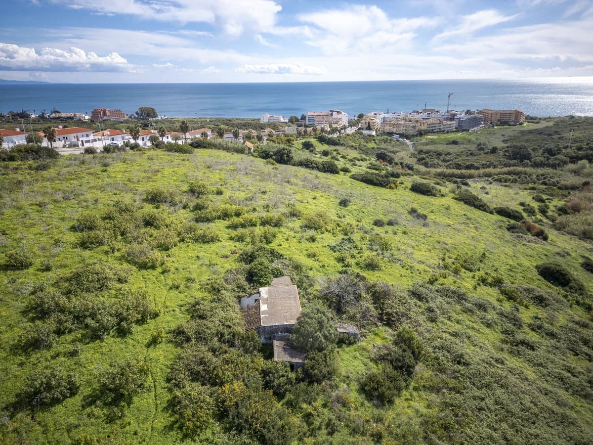 Land with Ruin in La Duquesa — photo 1 of 10