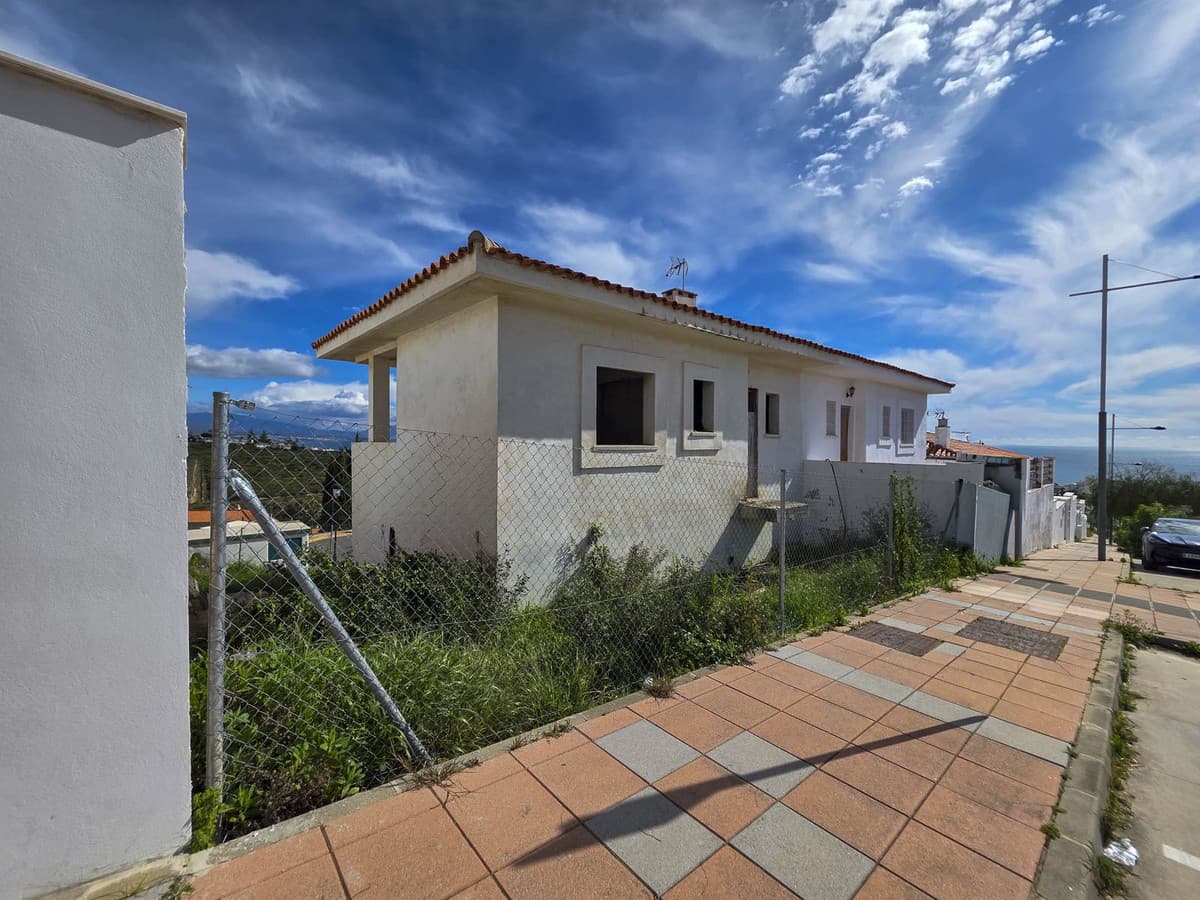 Semi-Detached House in La Duquesa — photo 9 of 10