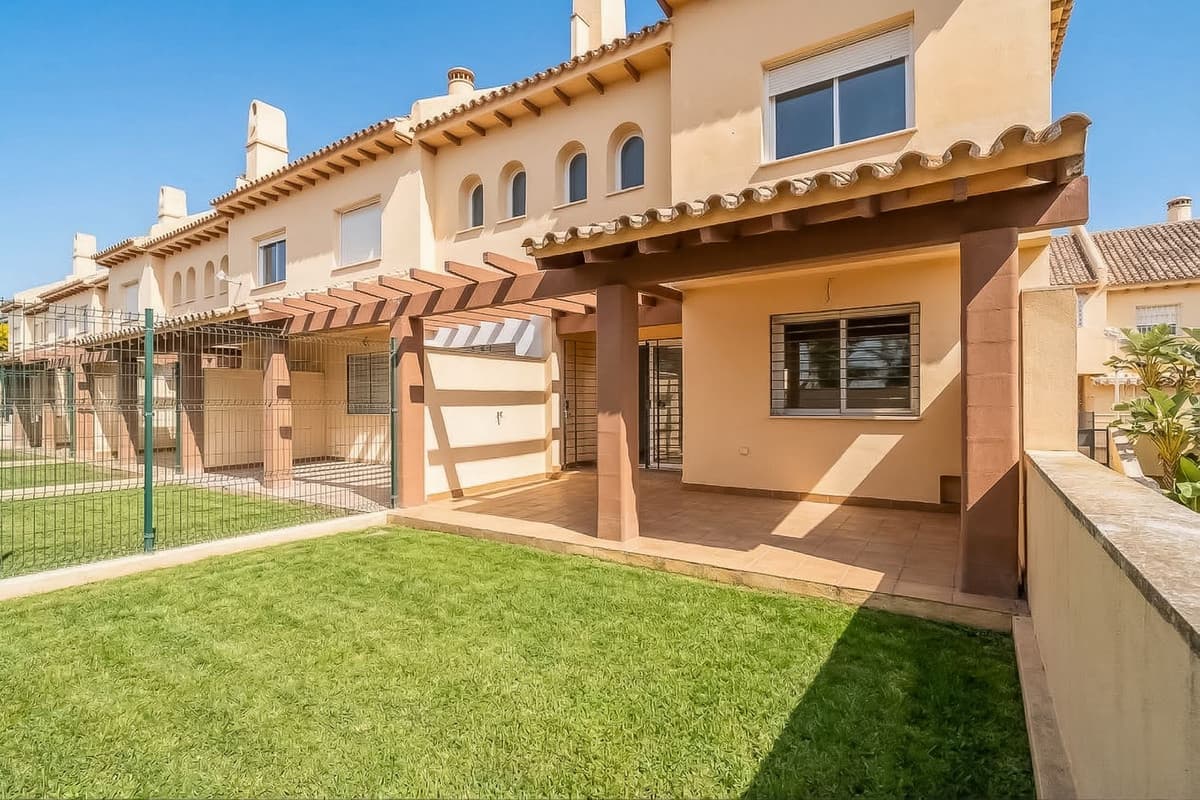 Townhouse in Calahonda — photo 1 of 10