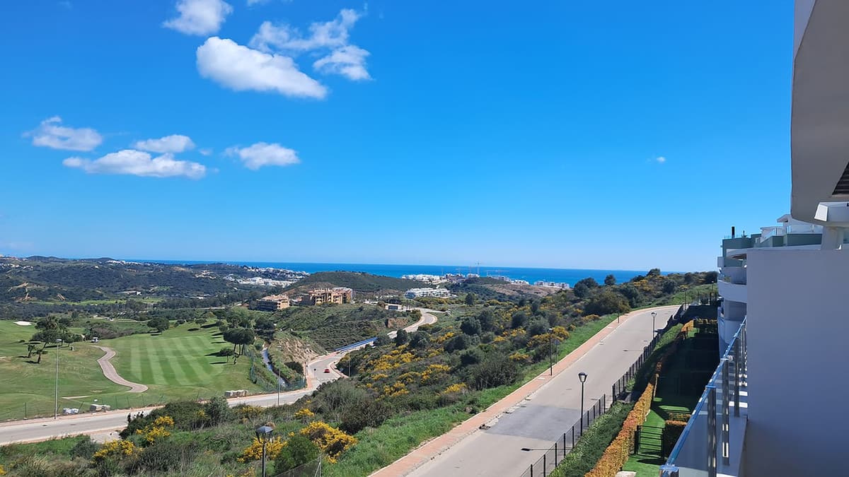 Middle Floor Apartment in Calanova Golf — photo 1 of 10