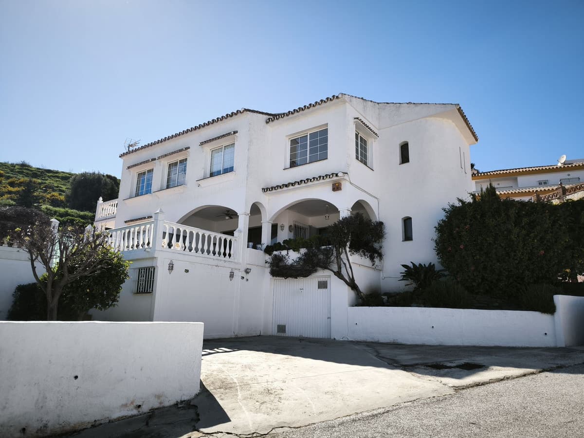 Detached Villa in Cerros del Aguila — photo 1 of 10