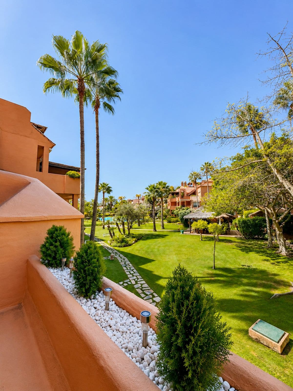 Middle Floor Apartment in Guadalmina Baja — photo 4 of 10