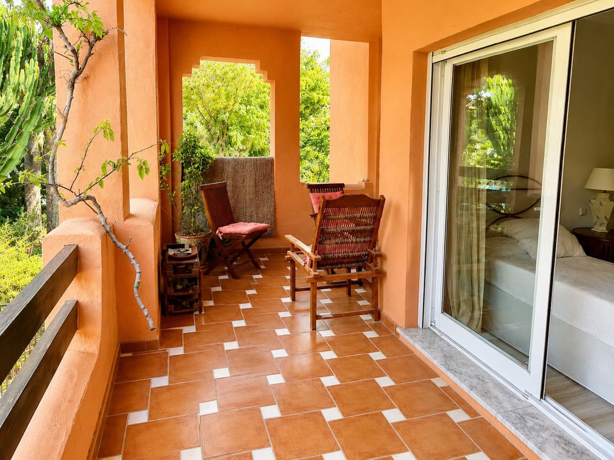 Middle Floor Apartment in Guadalmina Baja — photo 6 of 10