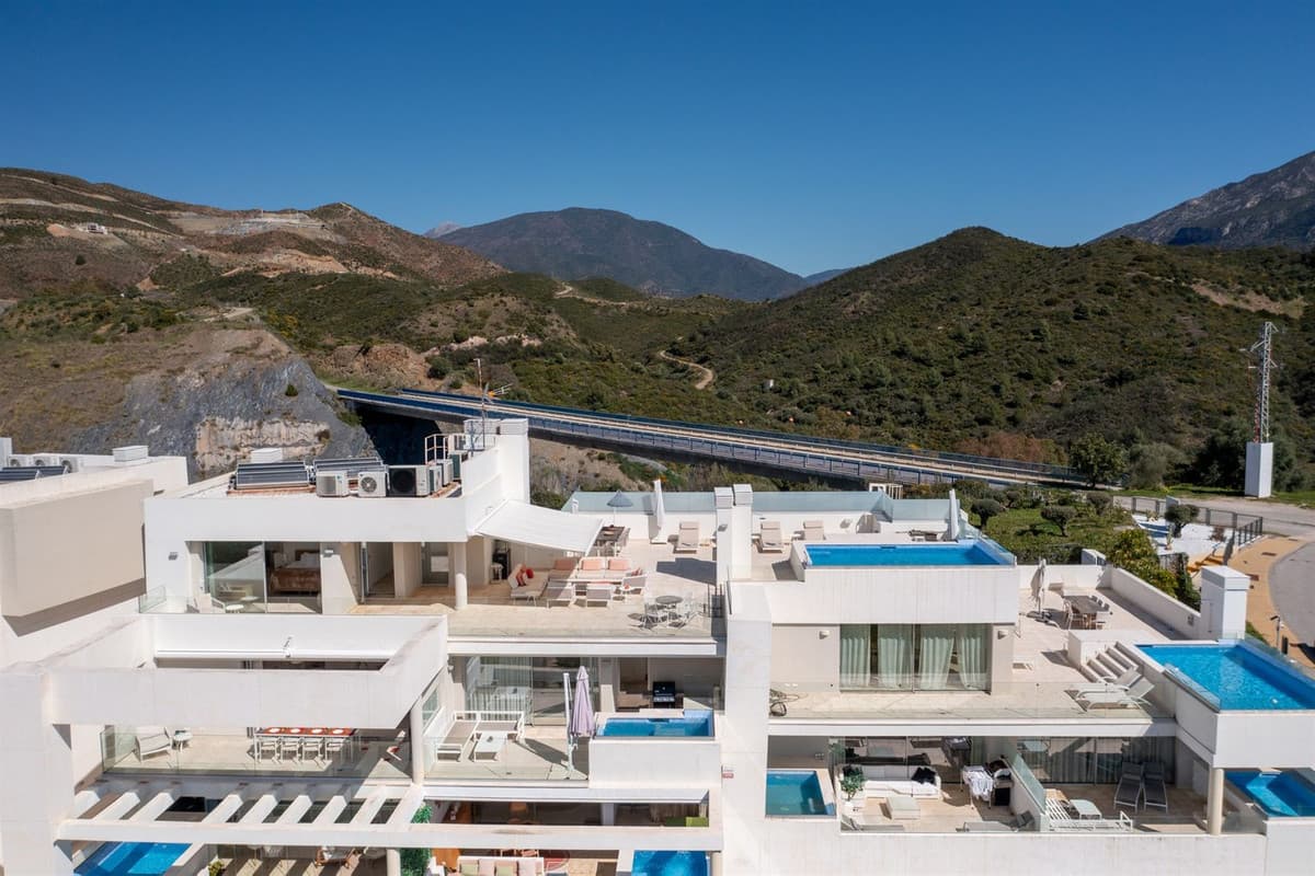 Penthouse Duplex in Nueva Andalucía — photo 4 of 10