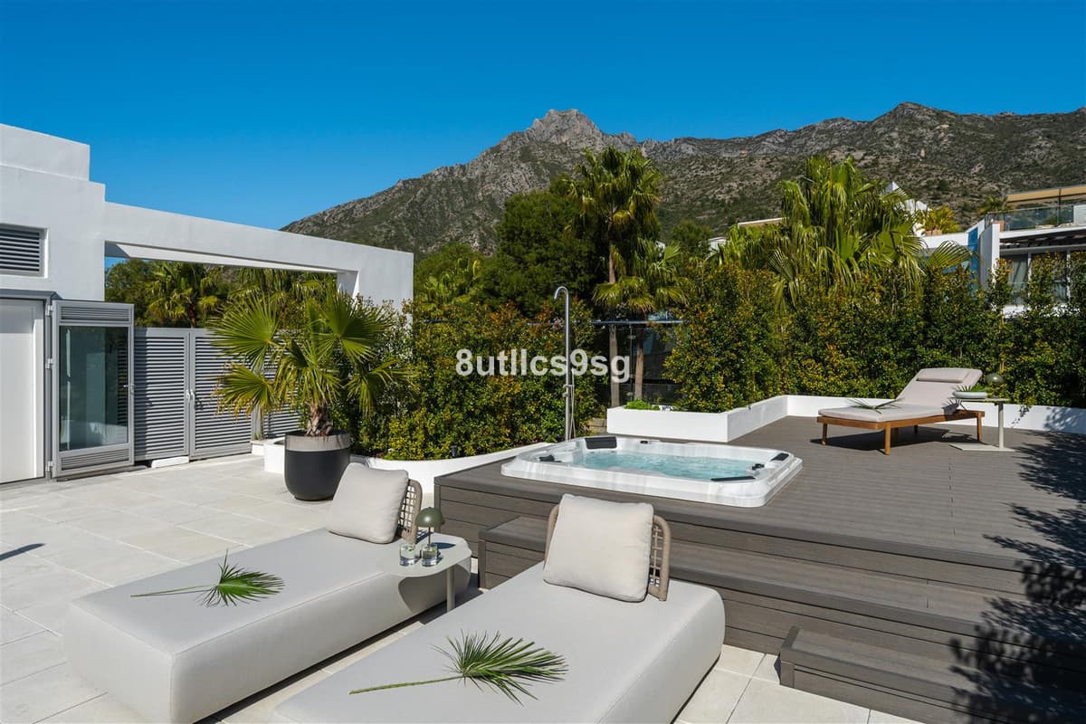 Semi-Detached House in Sierra Blanca — photo 3 of 10