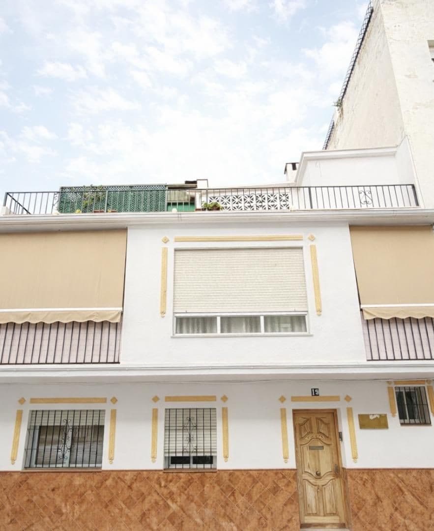Townhouse in San Pedro de Alcántara — photo 1 of 10