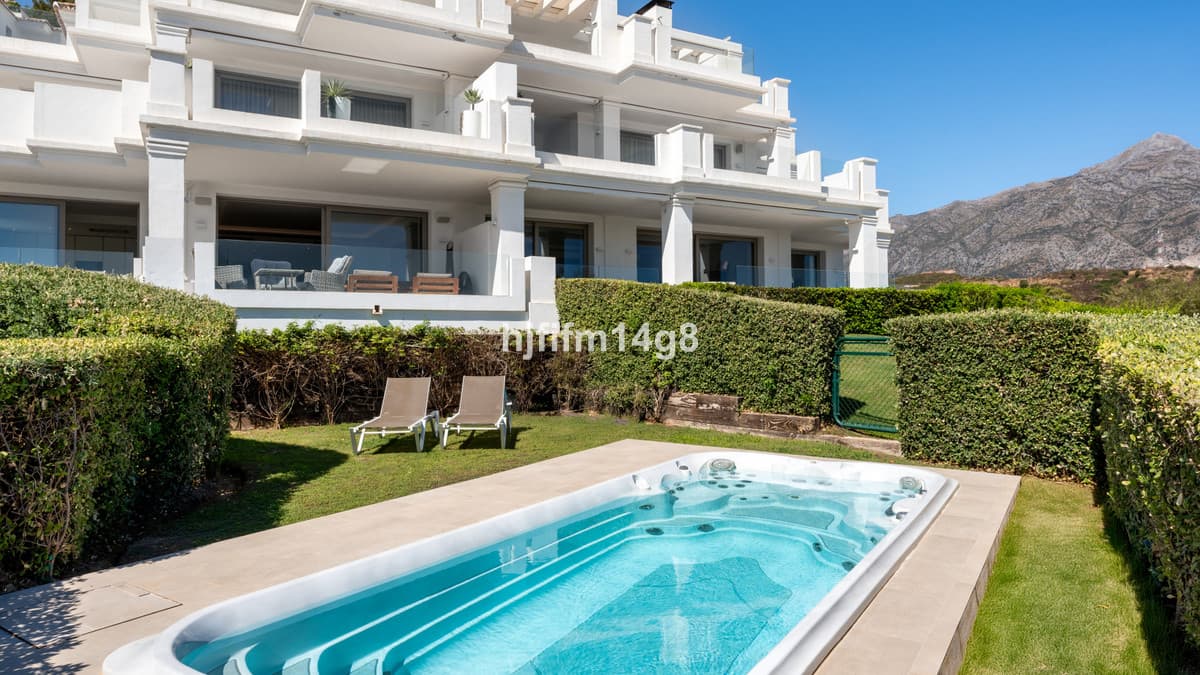Middle Floor Apartment in Nueva Andalucía — photo 1 of 10