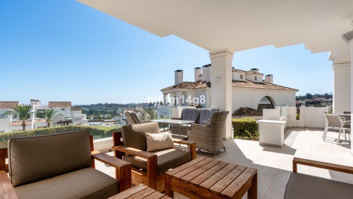 Middle Floor Apartment in Nueva Andalucía — photo 4 of 10