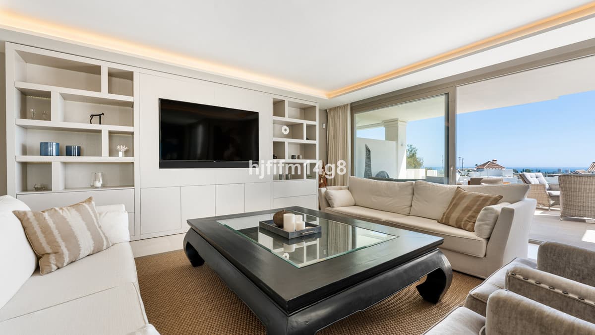 Middle Floor Apartment in Nueva Andalucía — photo 6 of 10