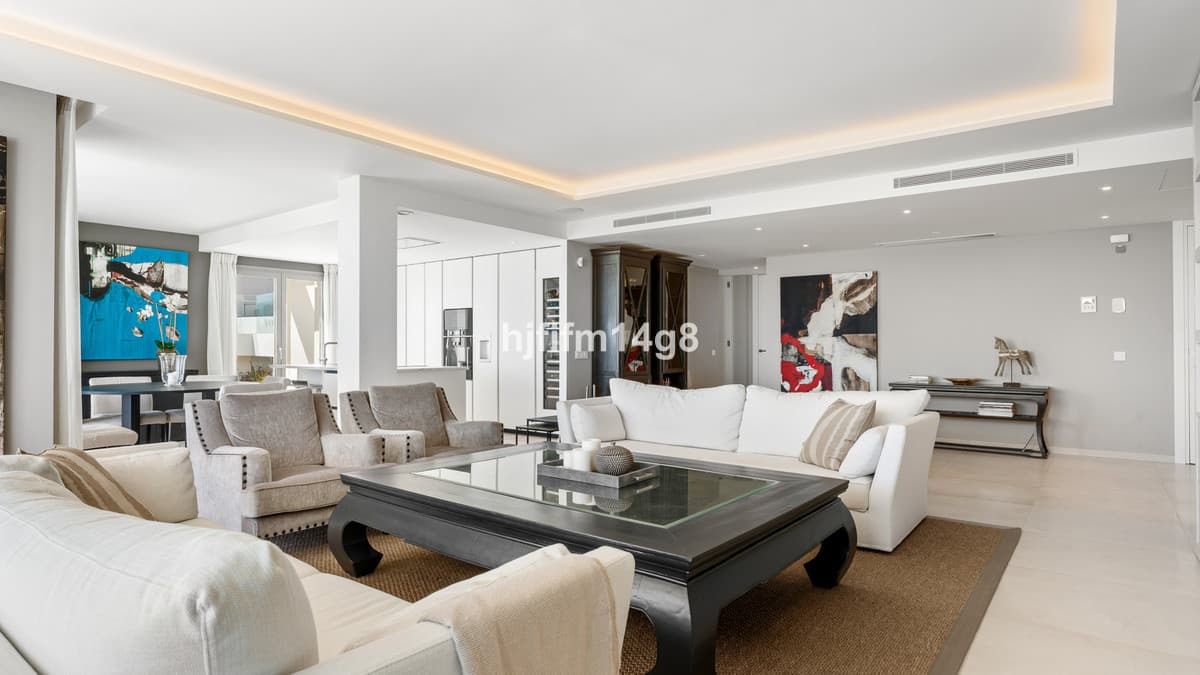Middle Floor Apartment in Nueva Andalucía — photo 7 of 10