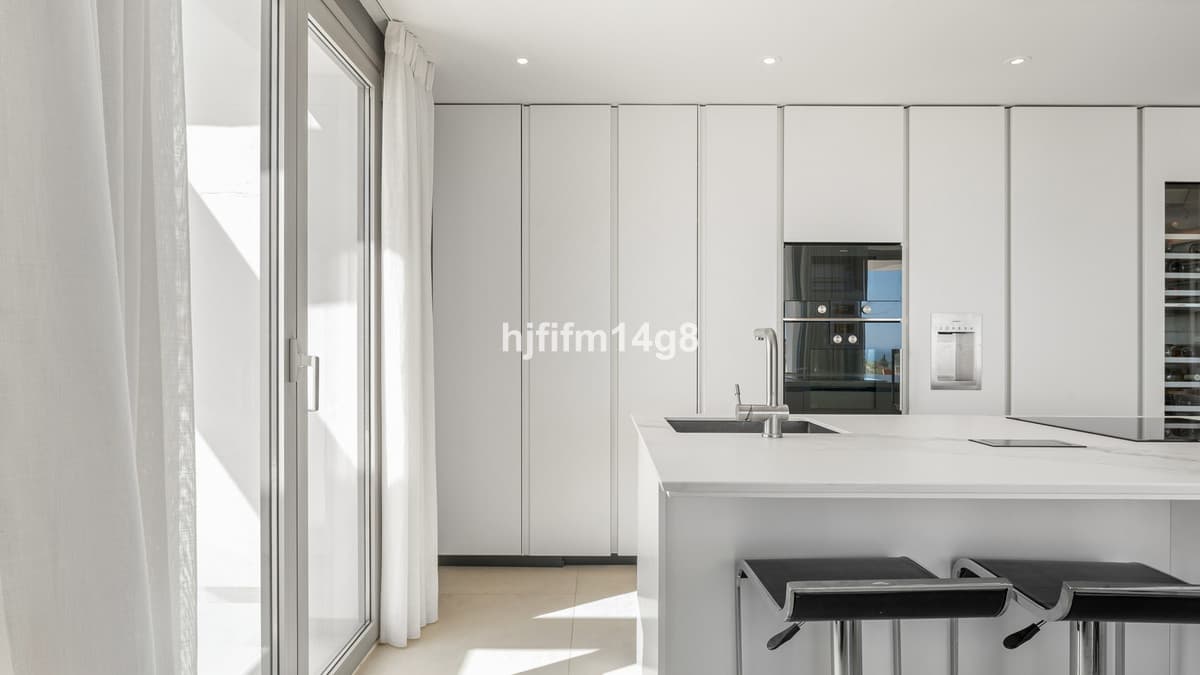 Middle Floor Apartment in Nueva Andalucía — photo 10 of 10