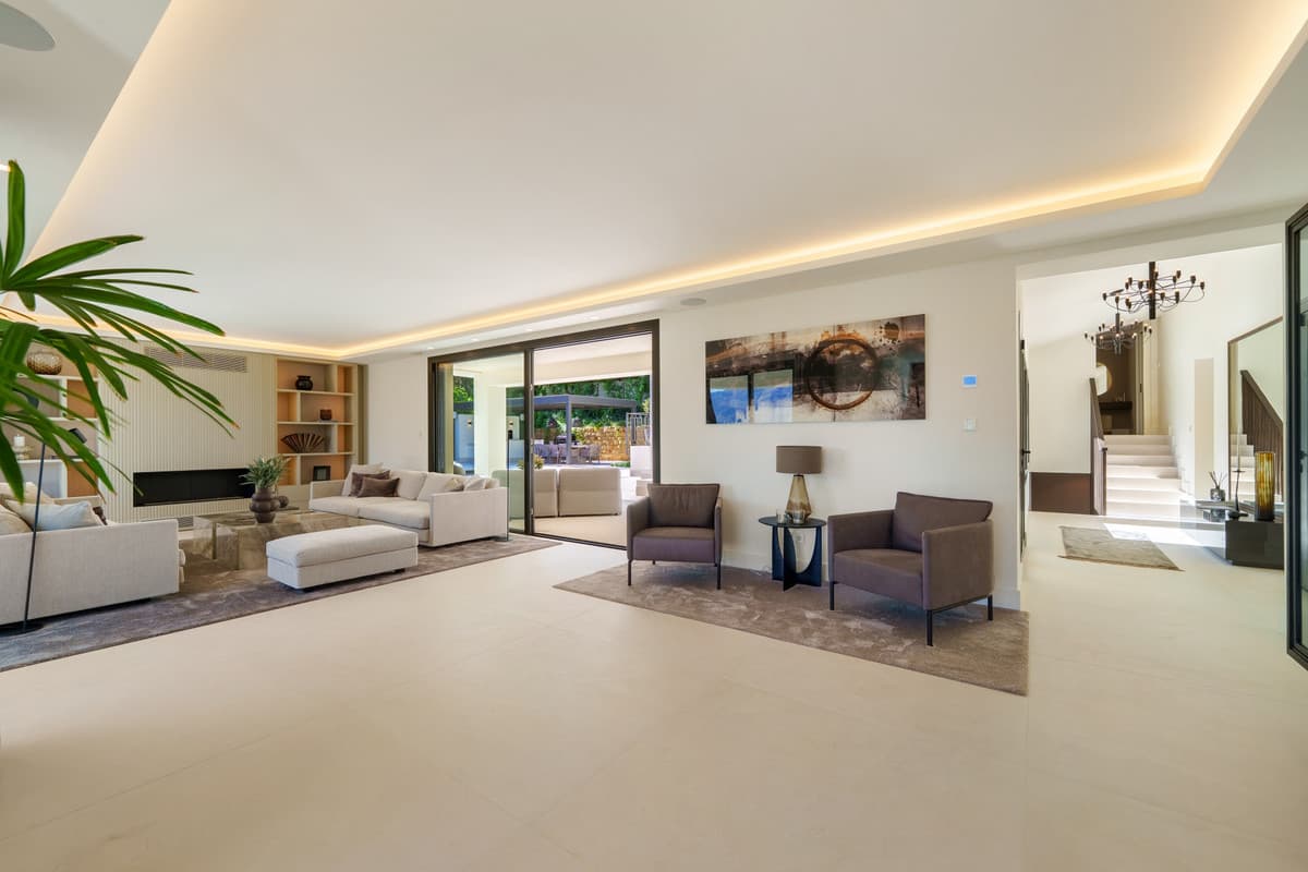 Detached Villa in Nueva Andalucía — photo 3 of 10