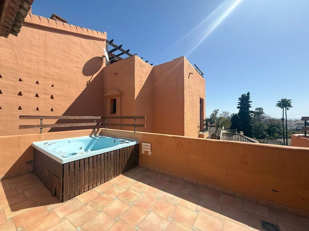 Duplex in Estepona — photo 1 of 10