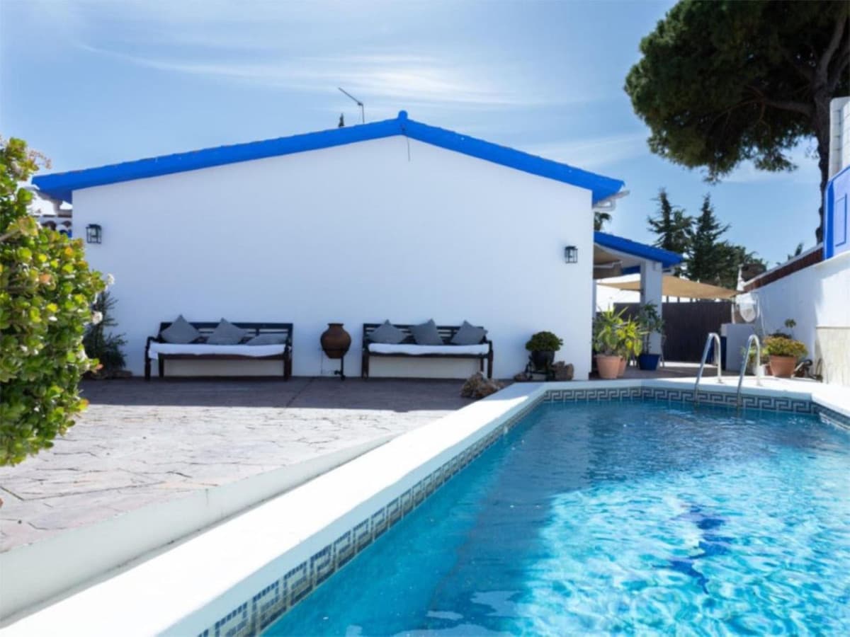 Detached Villa in Marbella — photo 1 of 10