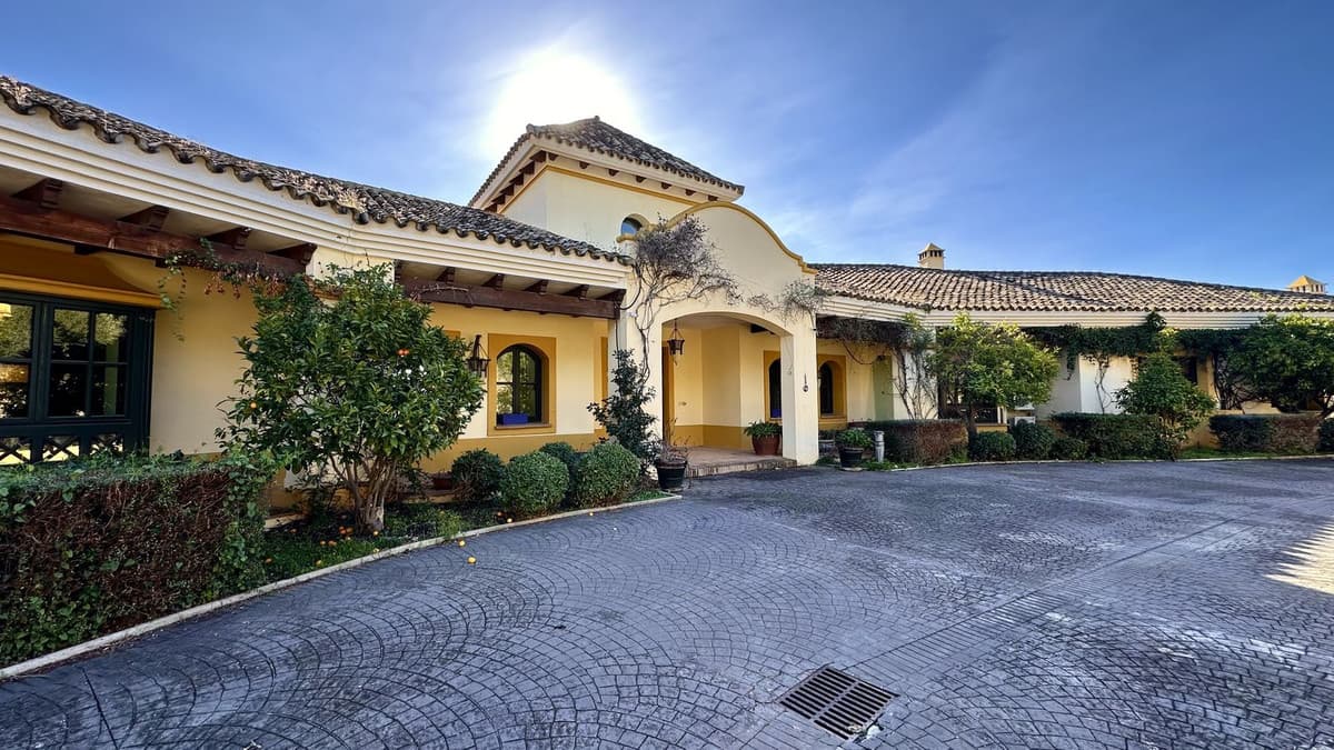 Detached Villa in La Zagaleta — photo 1 of 10
