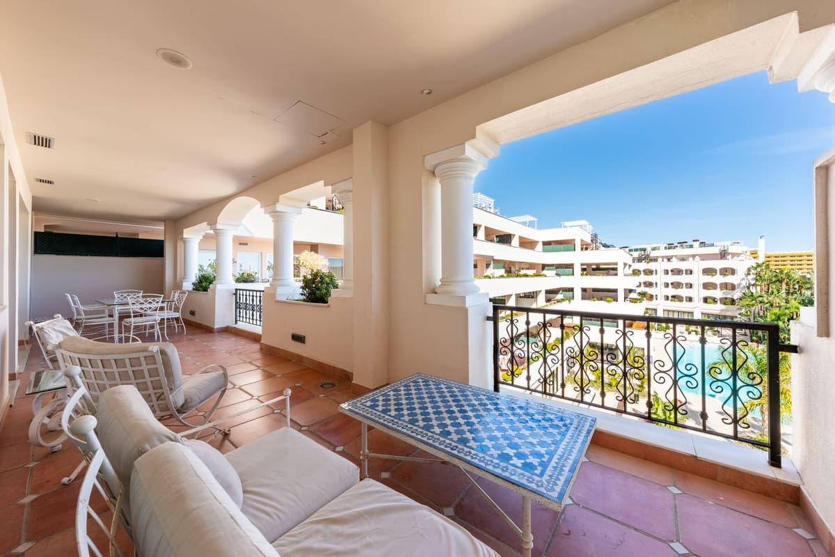 Middle Floor Apartment in Marbella — photo 2 of 10