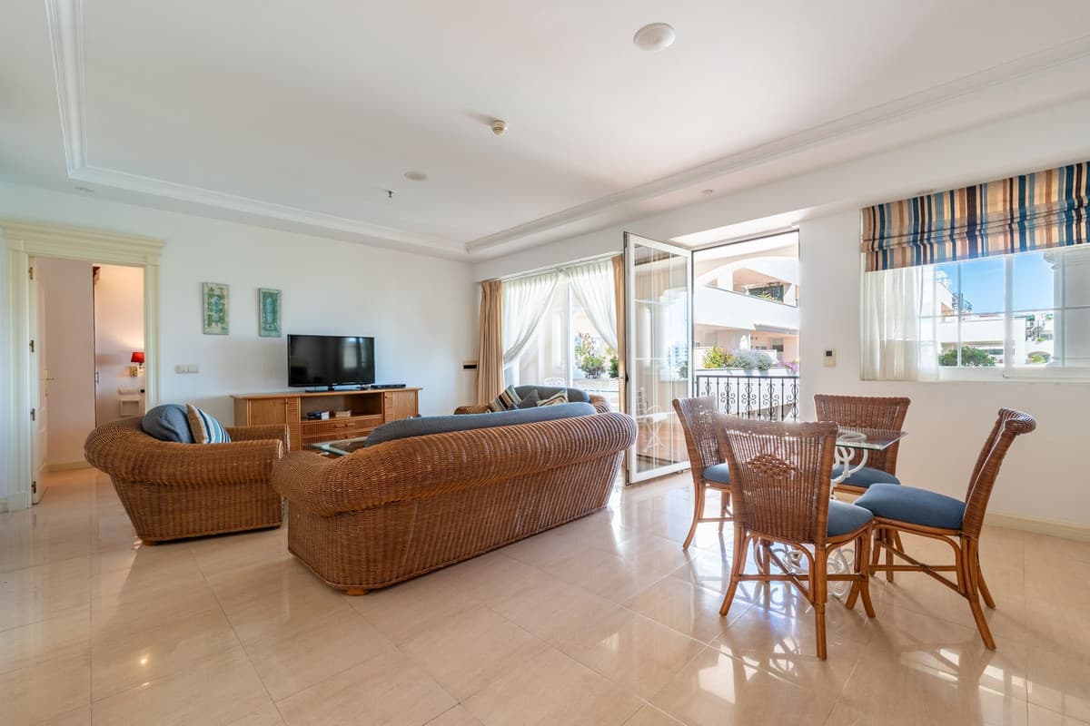 Middle Floor Apartment in Marbella — photo 4 of 10