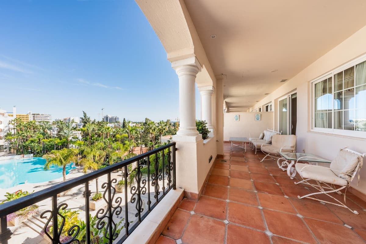 Middle Floor Apartment in Marbella — photo 6 of 10