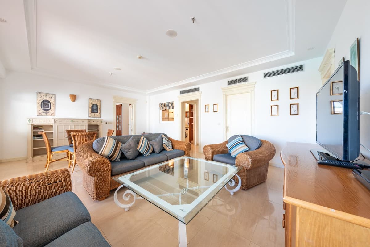 Middle Floor Apartment in Marbella — photo 7 of 10