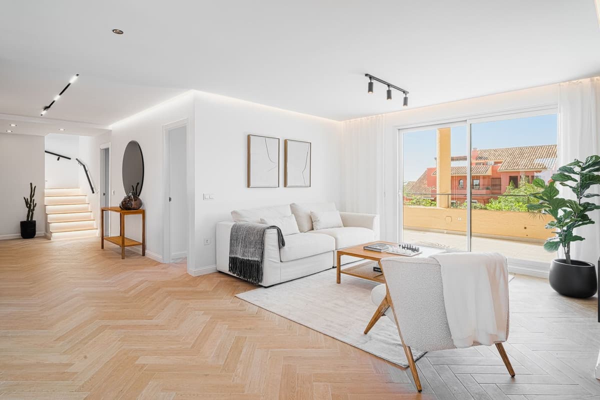 Penthouse in Bel Air — photo 1 of 10