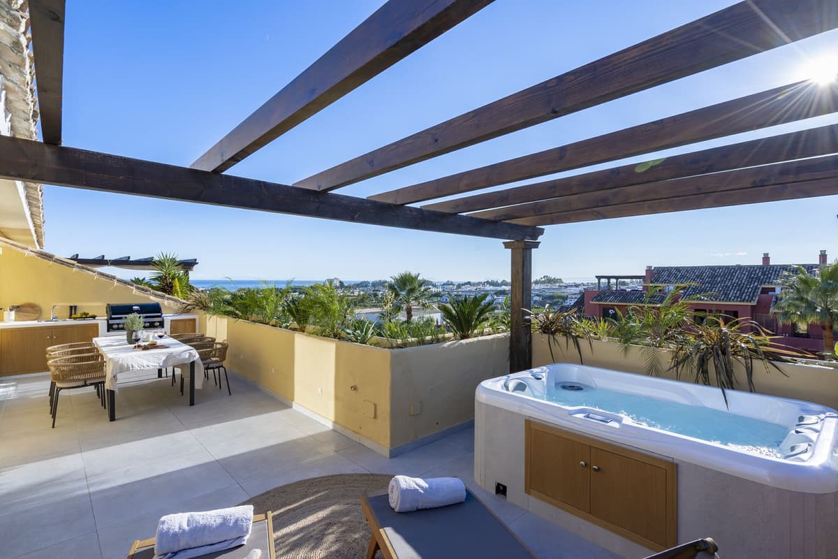 Penthouse in Bel Air — photo 2 of 10