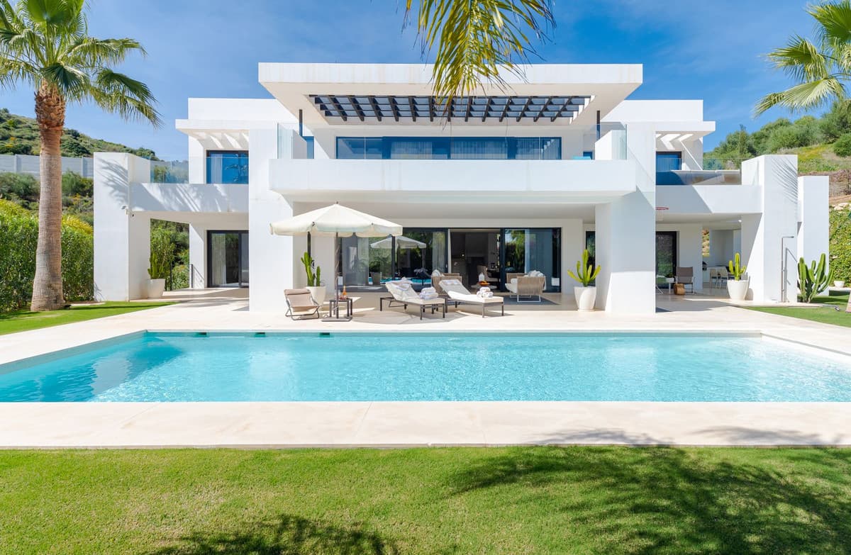 Detached Villa in Nueva Andalucía — photo 2 of 10