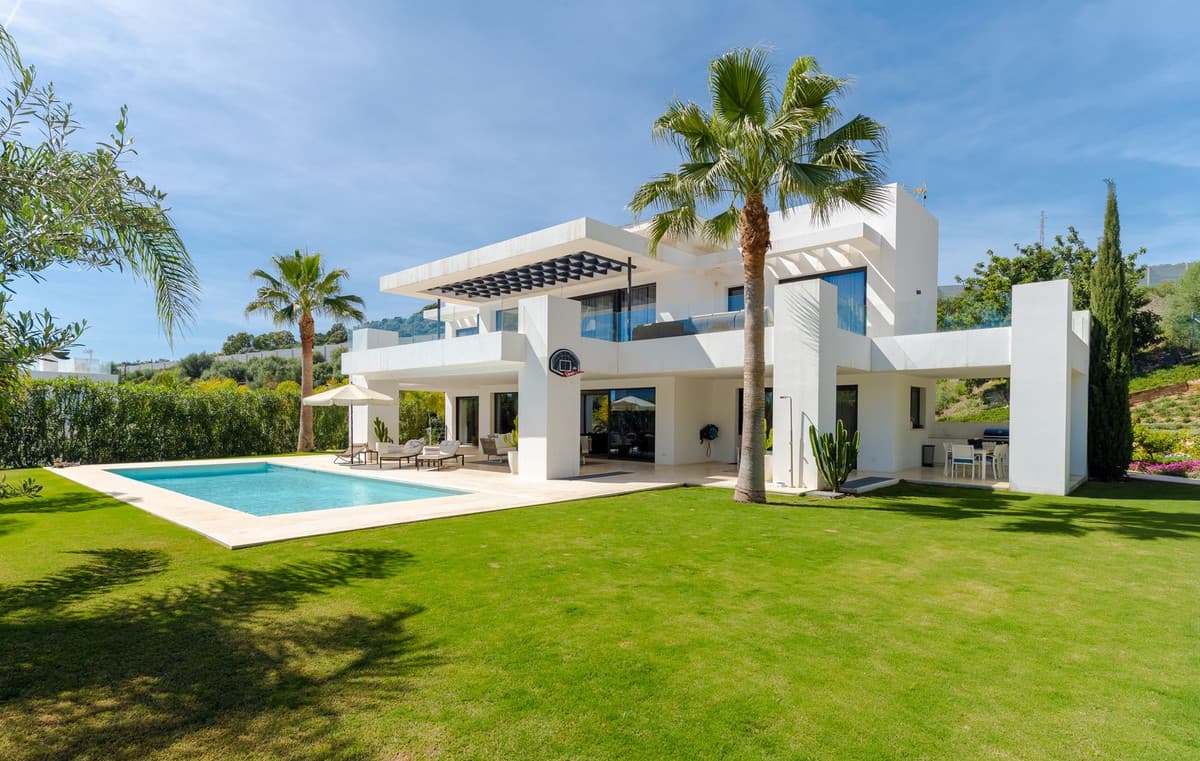 Detached Villa in Nueva Andalucía — photo 3 of 10