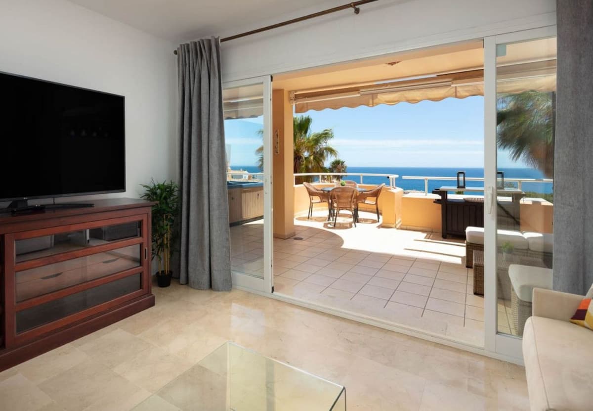 Middle Floor Apartment in Mijas Costa — photo 3 of 10