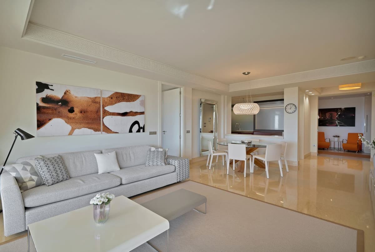 Middle Floor Apartment in Nueva Andalucía — photo 5 of 10