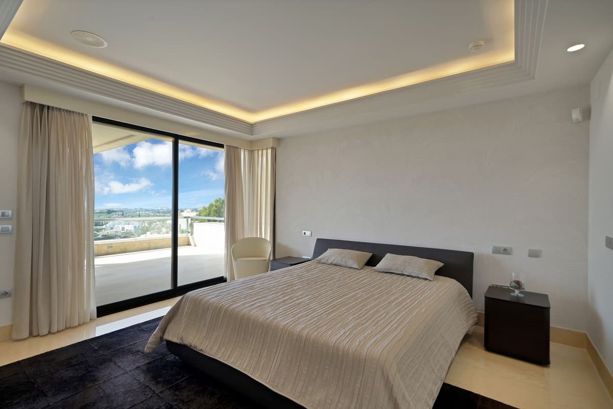 Middle Floor Apartment in Nueva Andalucía — photo 9 of 10