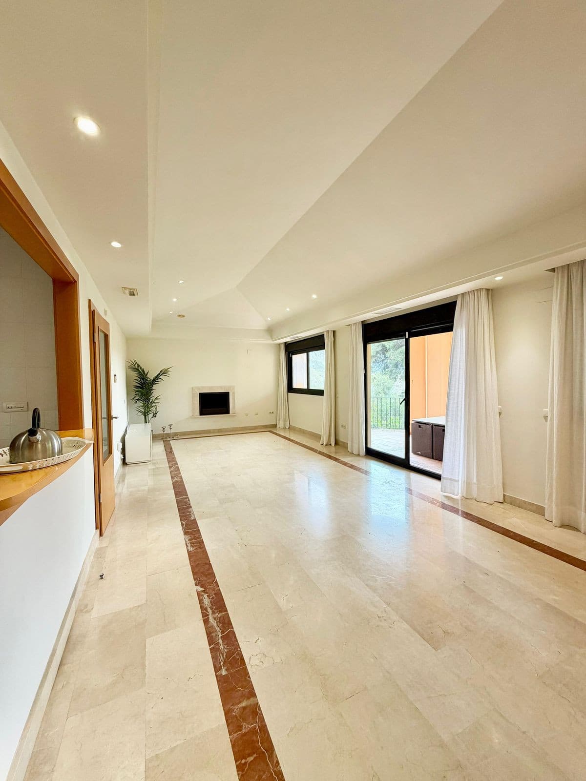 Top Floor Apartment in Puerto Banús — photo 2 of 10