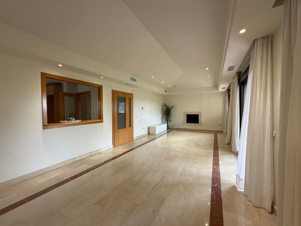 Top Floor Apartment in Puerto Banús — photo 4 of 10