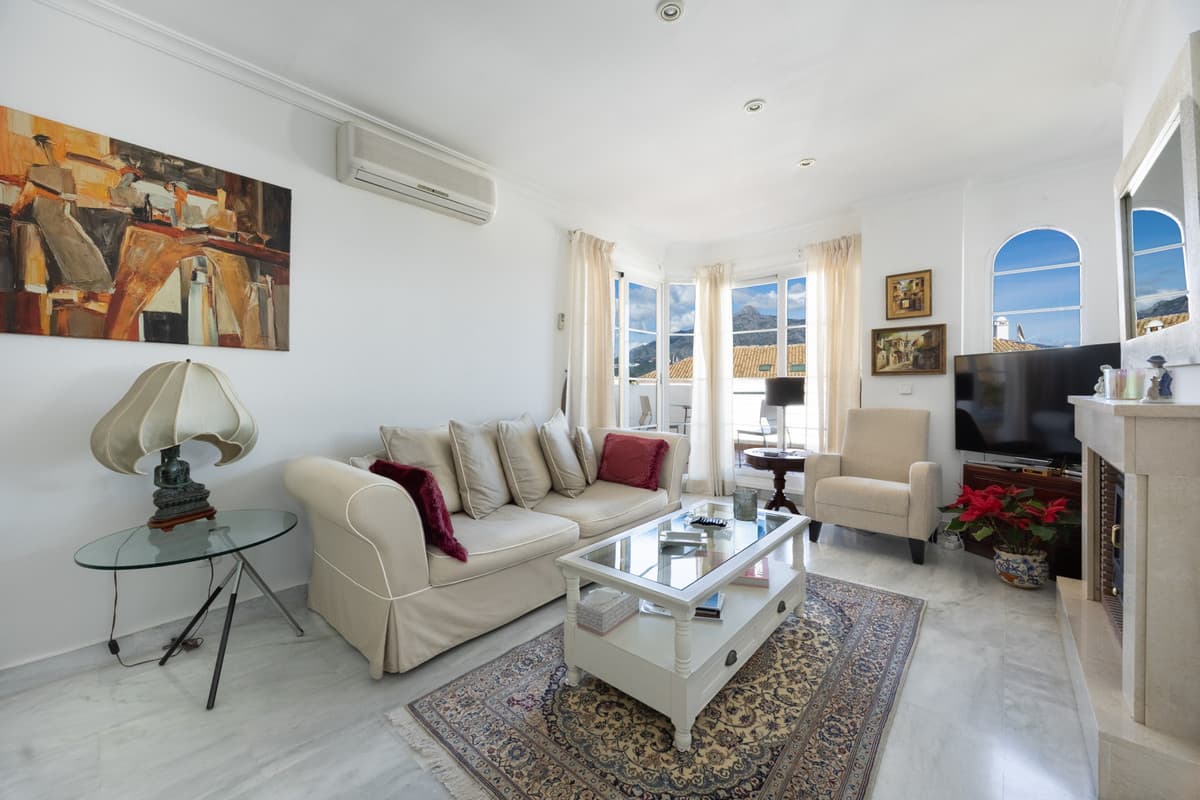 Middle Floor Apartment in Nueva Andalucía — photo 2 of 10