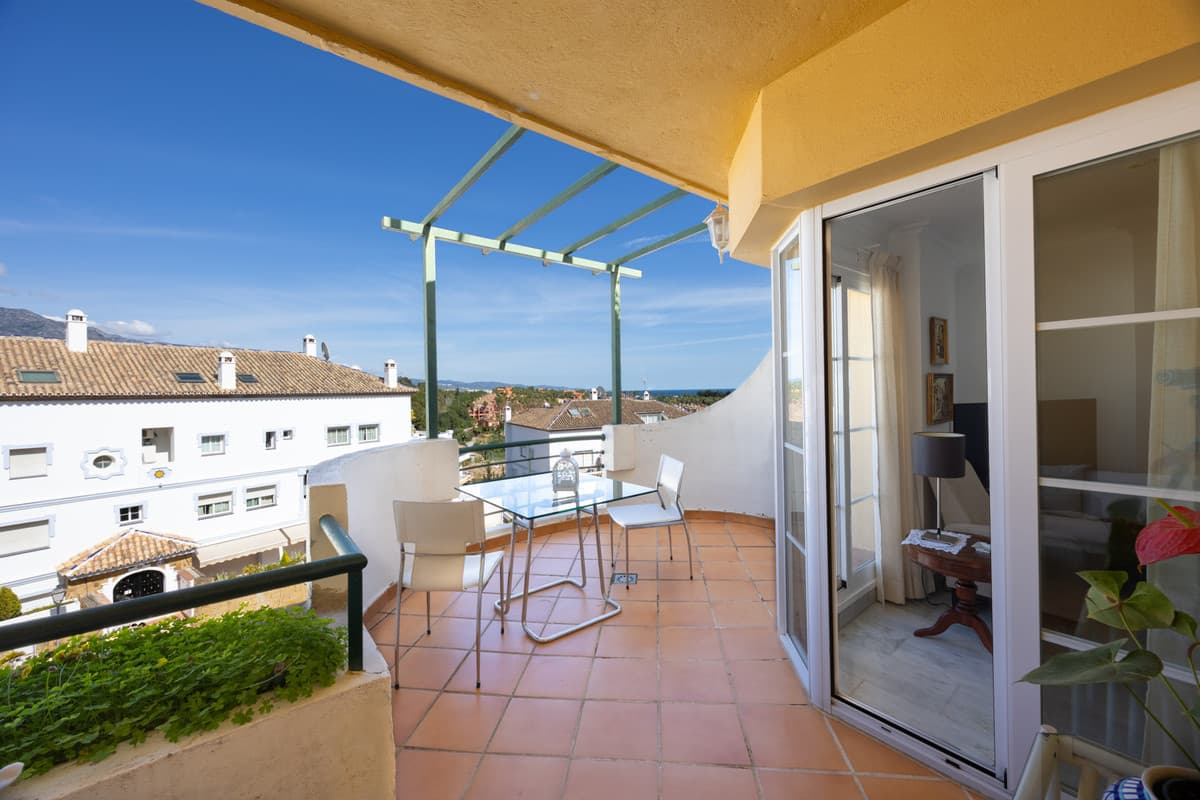 Middle Floor Apartment in Nueva Andalucía — photo 3 of 10