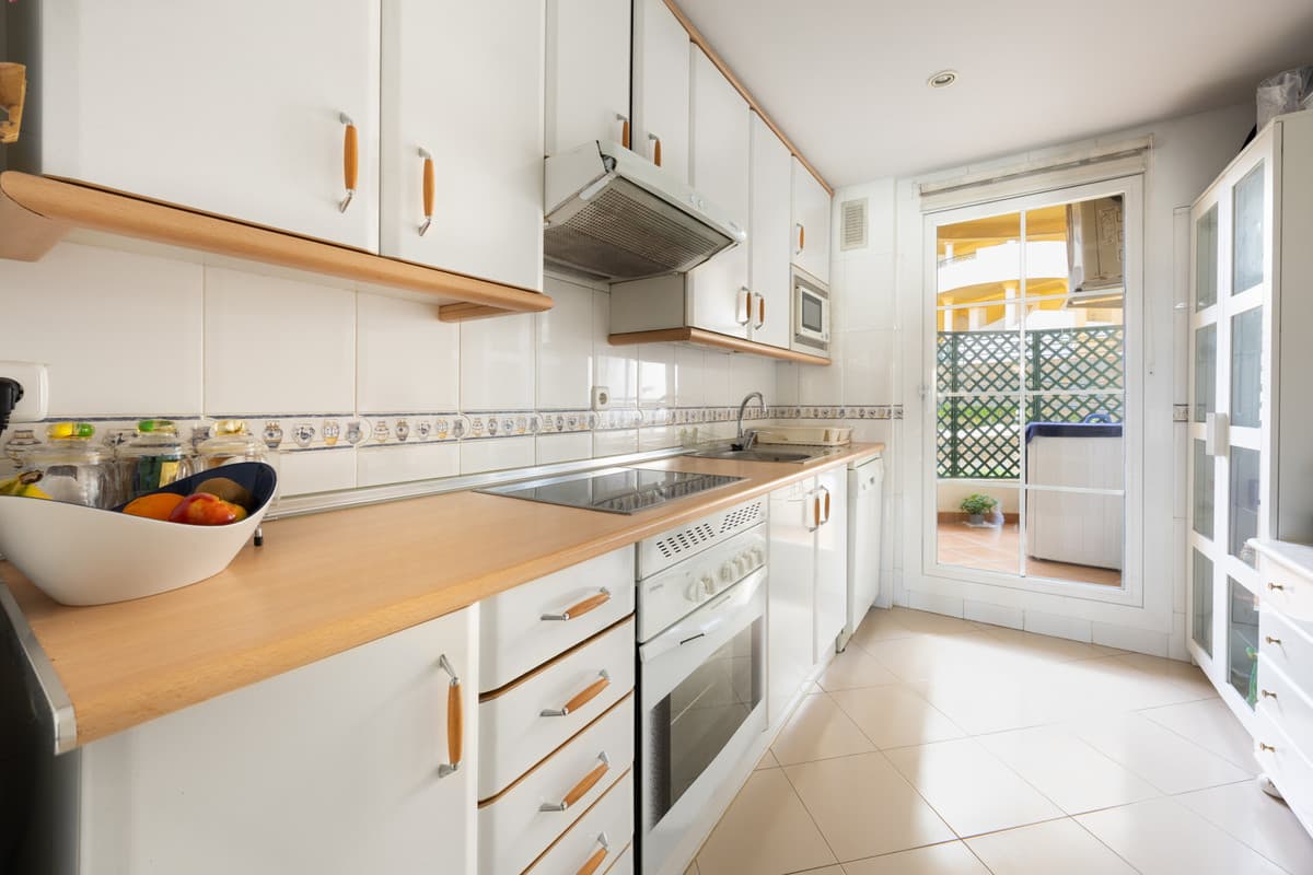 Middle Floor Apartment in Nueva Andalucía — photo 4 of 10