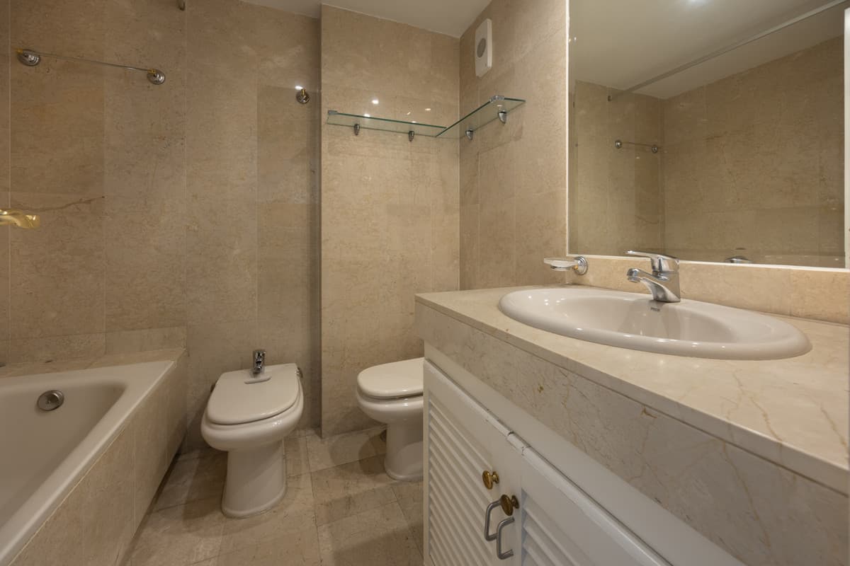 Middle Floor Apartment in Nueva Andalucía — photo 8 of 10