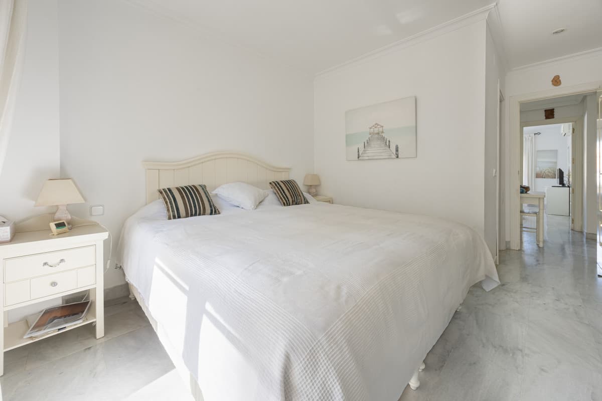 Middle Floor Apartment in Nueva Andalucía — photo 9 of 10